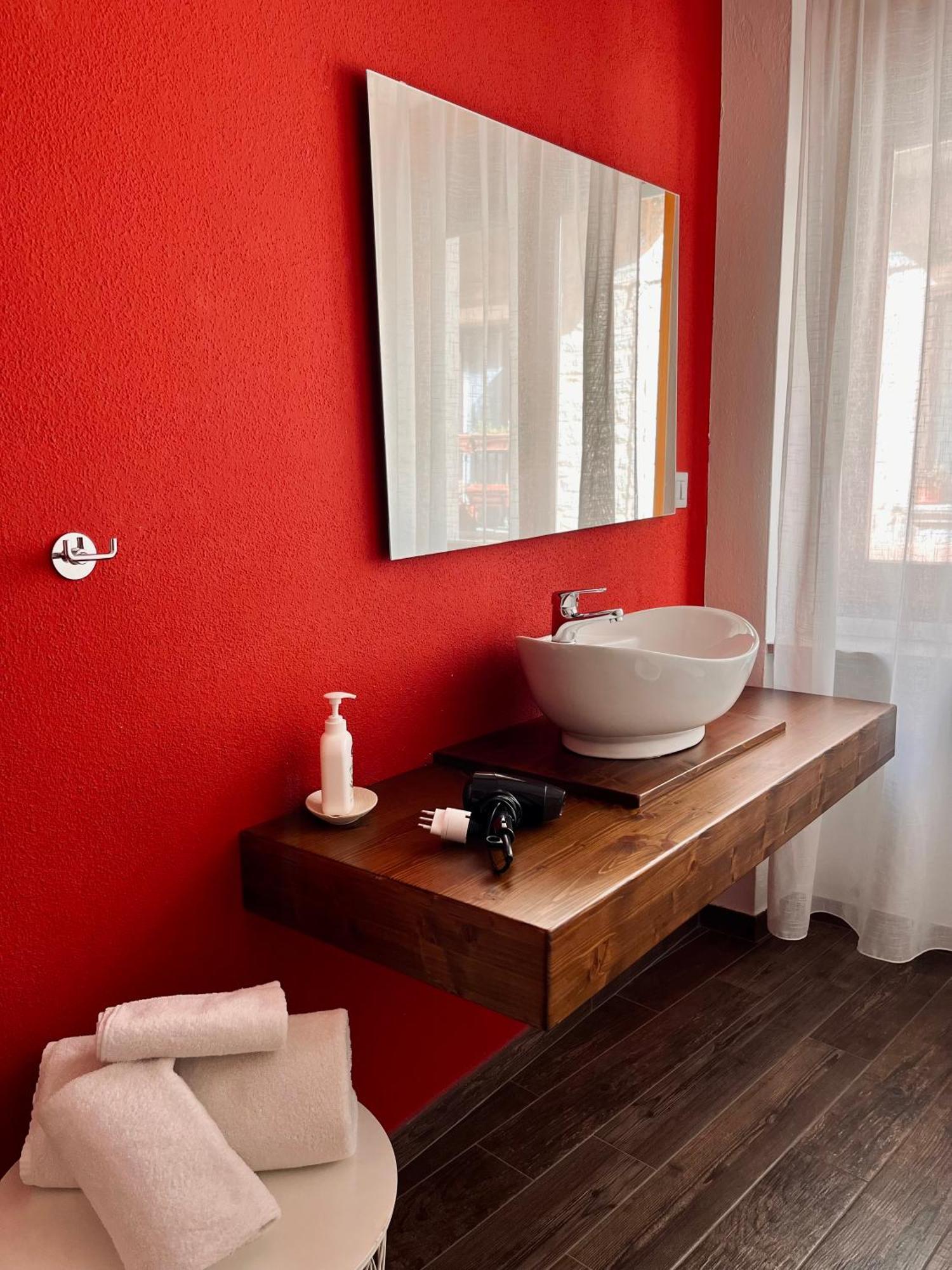 Carrales Guest House Nuoro  Bagian luar foto