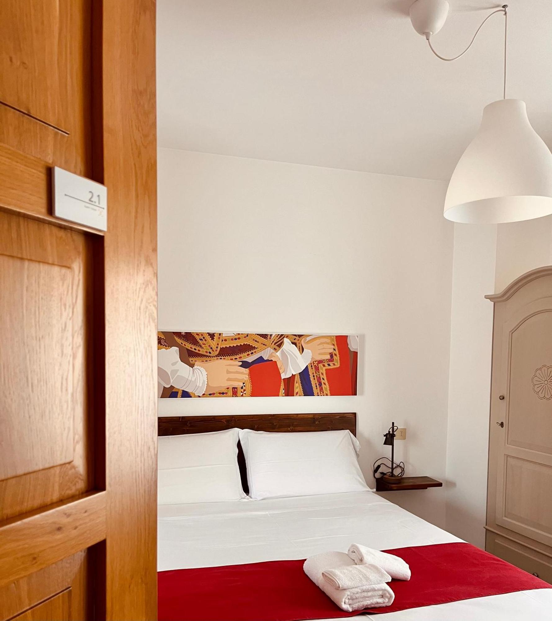 Carrales Guest House Nuoro  Bagian luar foto