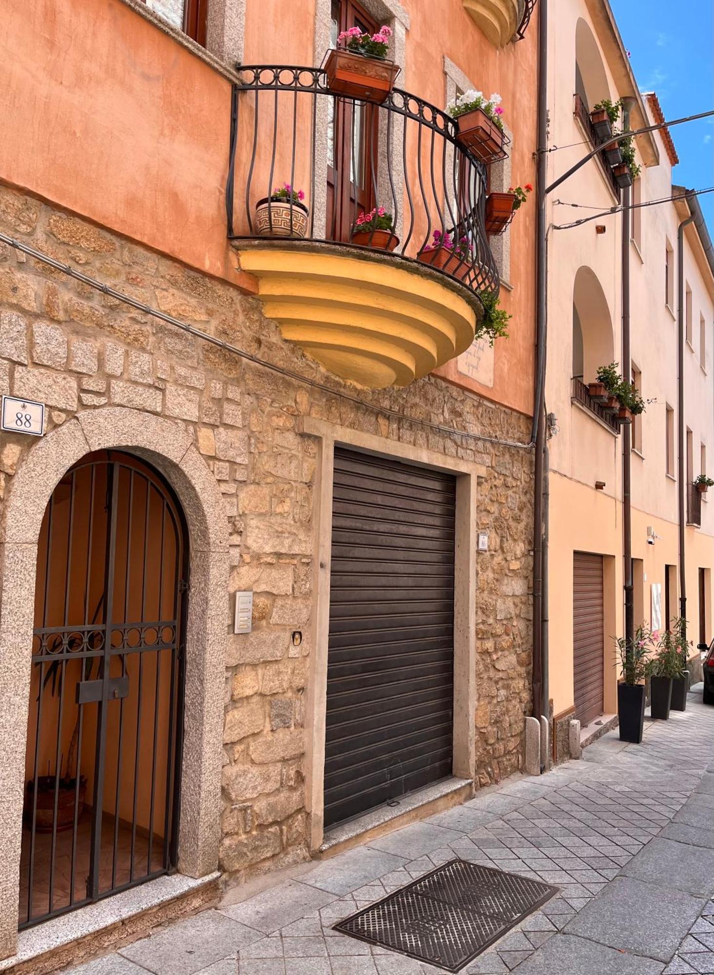 Carrales Guest House Nuoro  Bagian luar foto