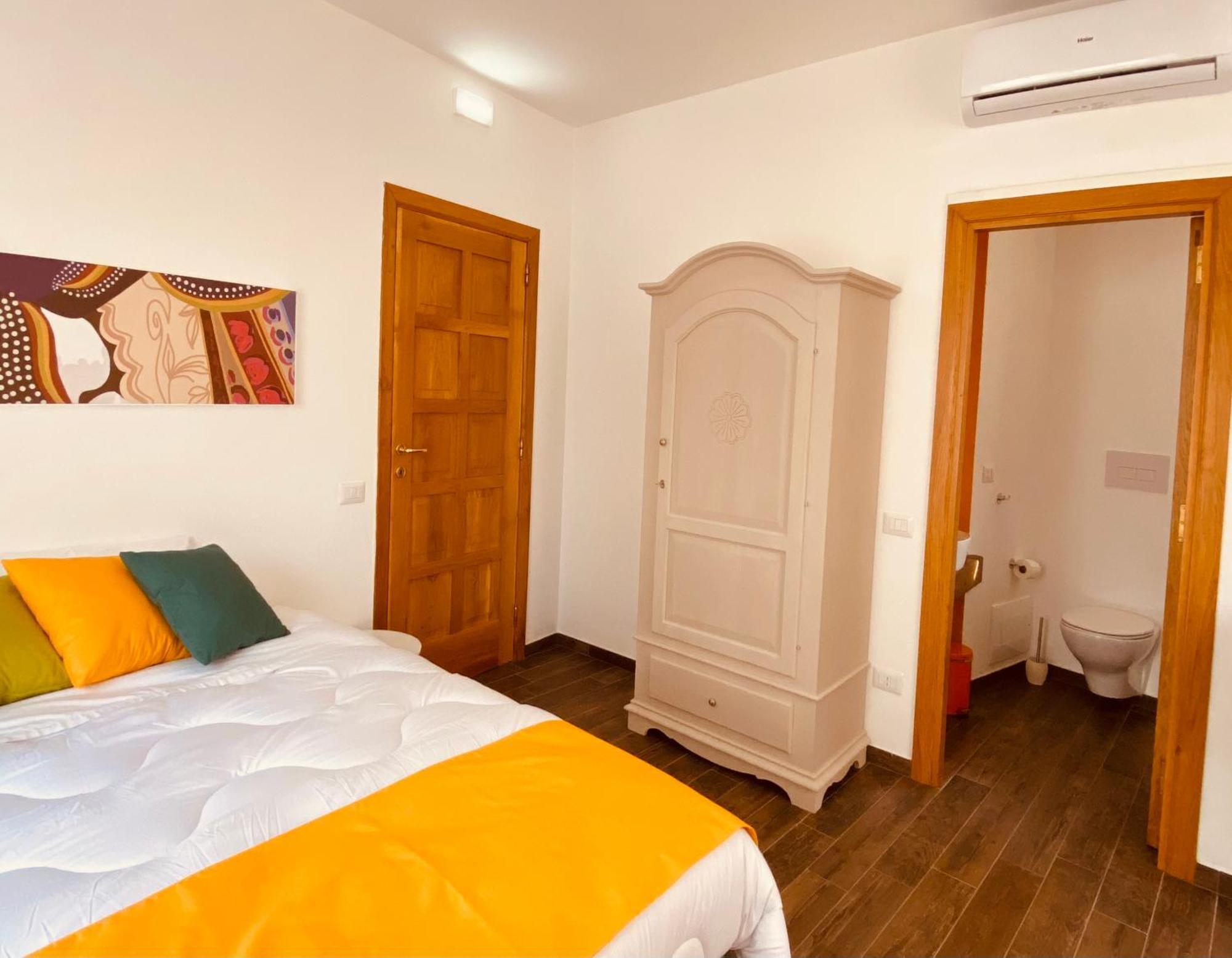 Carrales Guest House Nuoro  Bagian luar foto