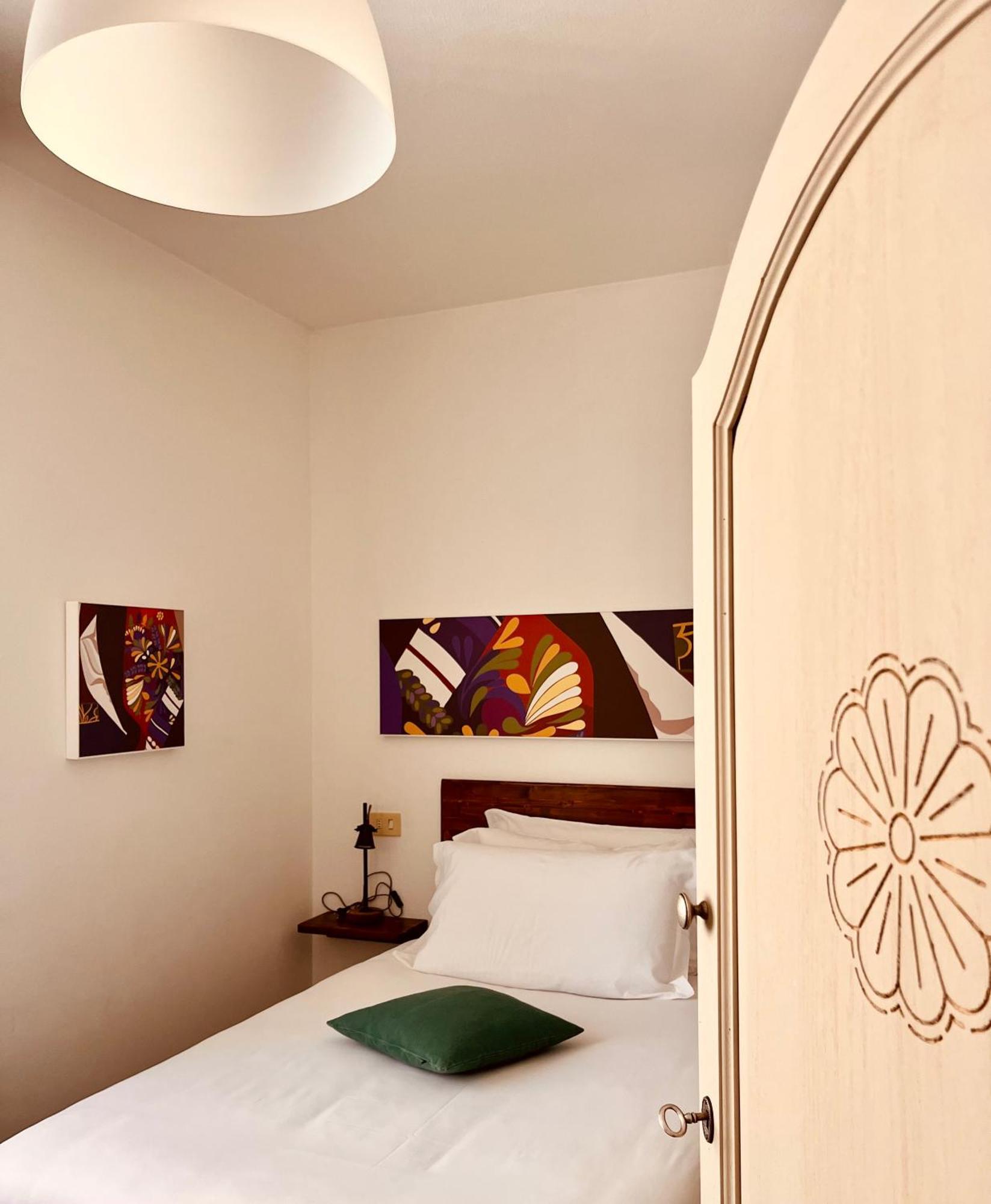Carrales Guest House Nuoro  Bagian luar foto